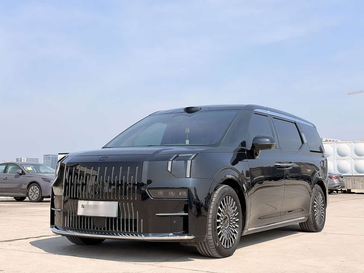 009 2024 6-Seater Executive AWD 108kWh