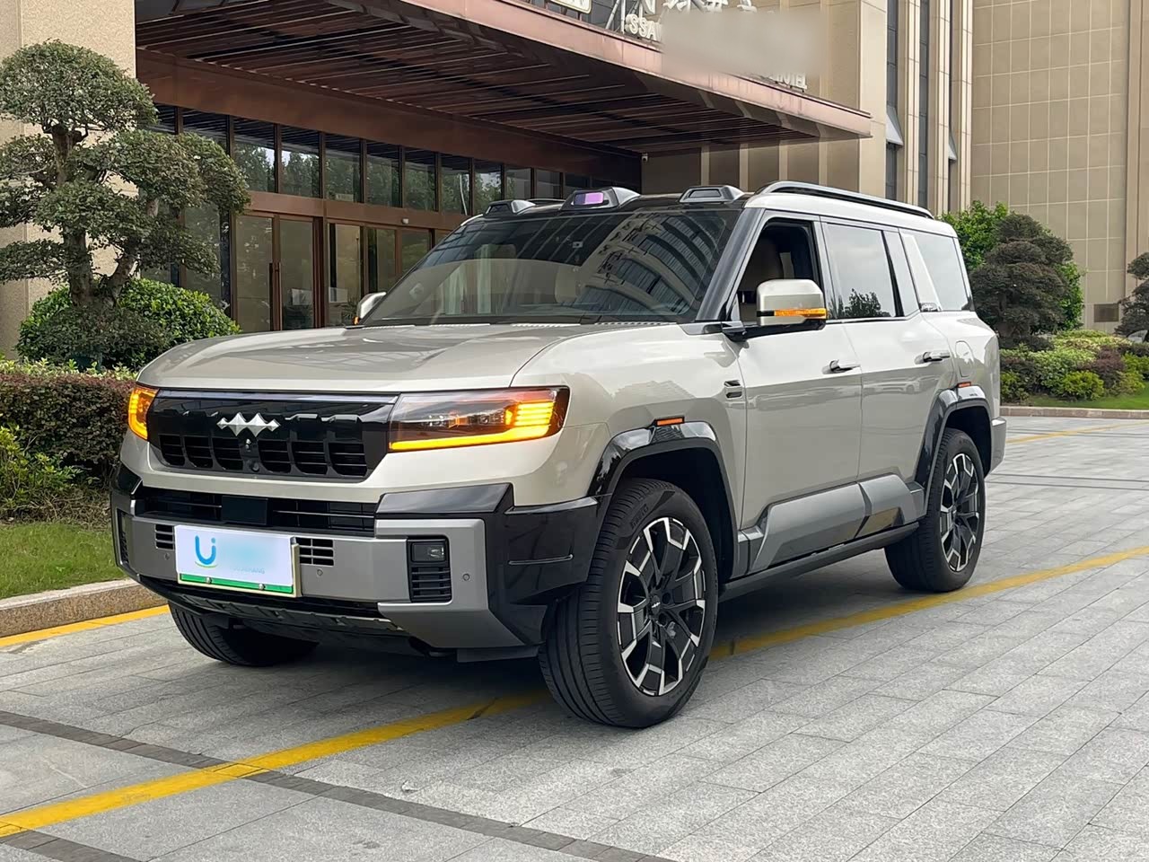 Leopard 8 2025 Luxury 7-Seater