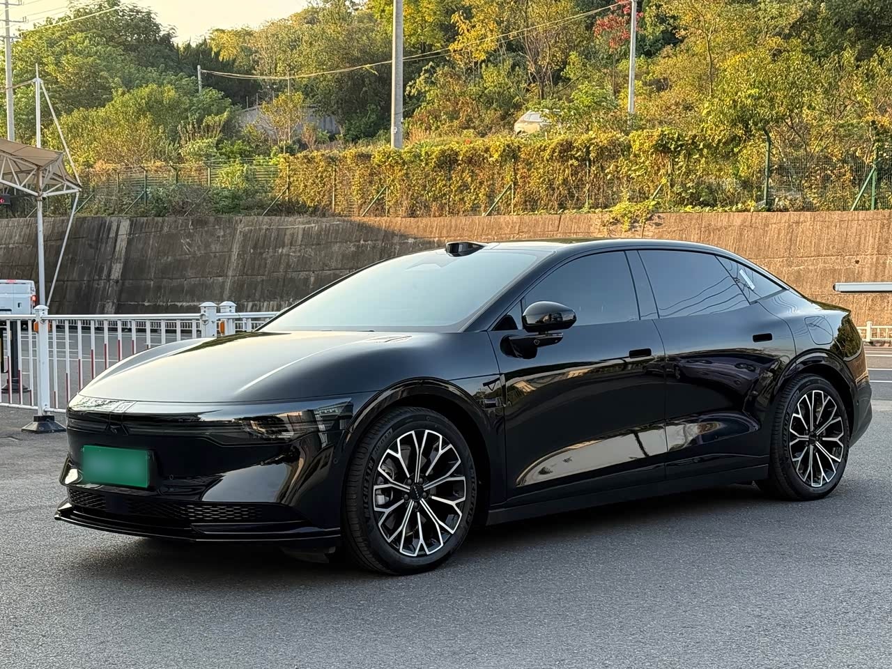 007 2025 RWD ADAS 75kWh