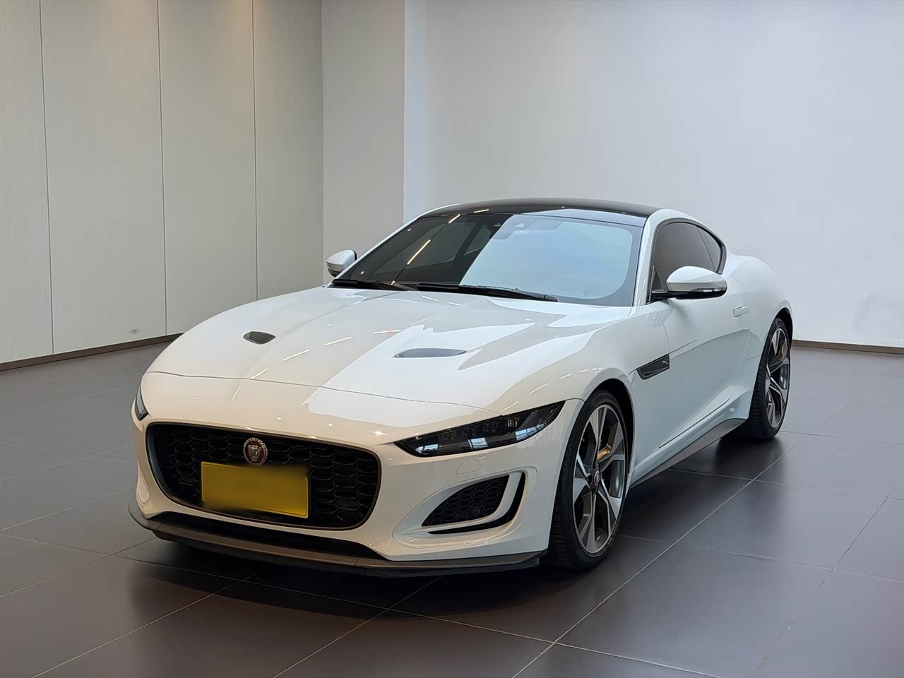 F-TYPE 2021 P300 RWD Coupe