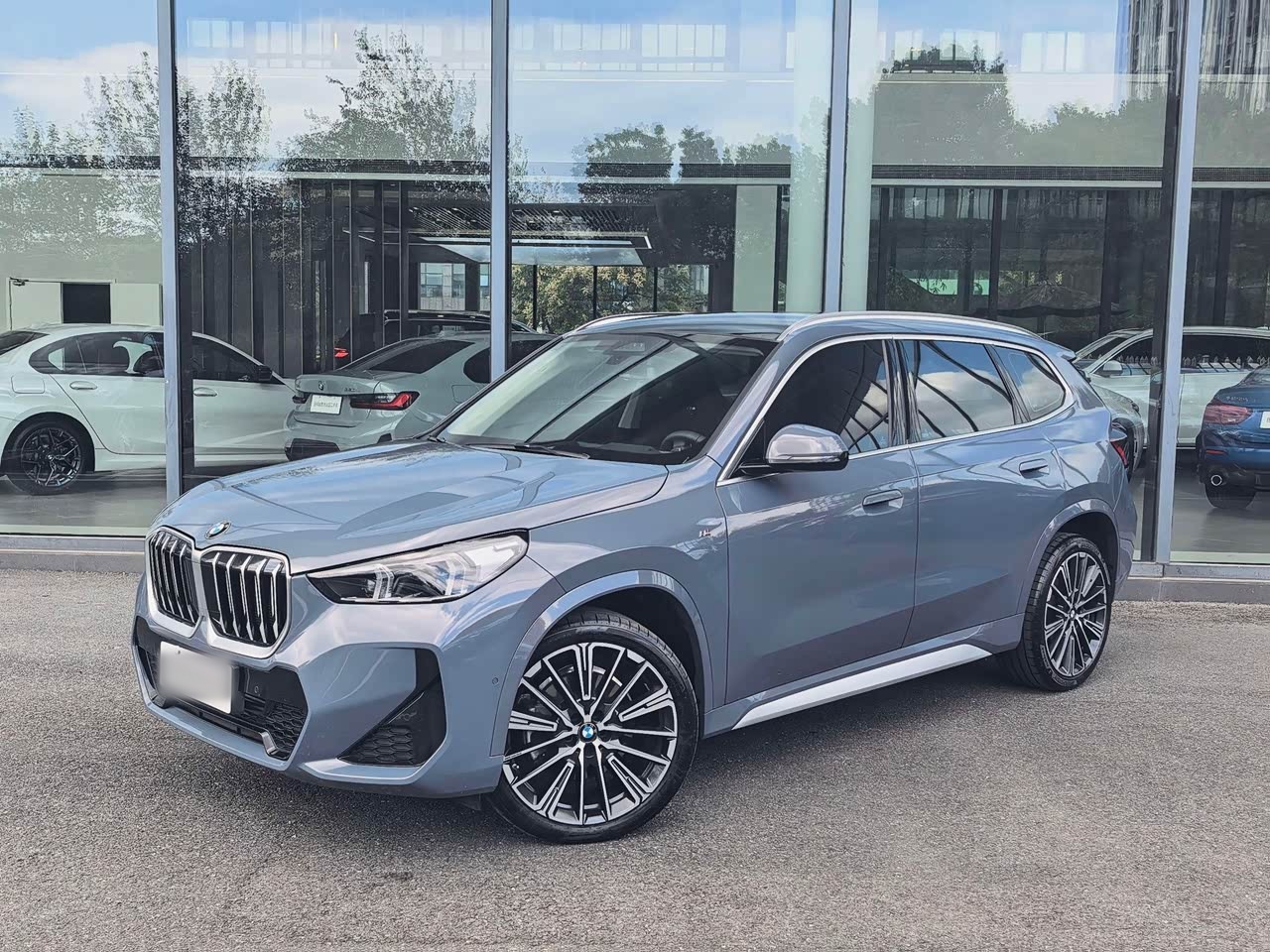 X1 2023 xDrive25Li M Sport Package
