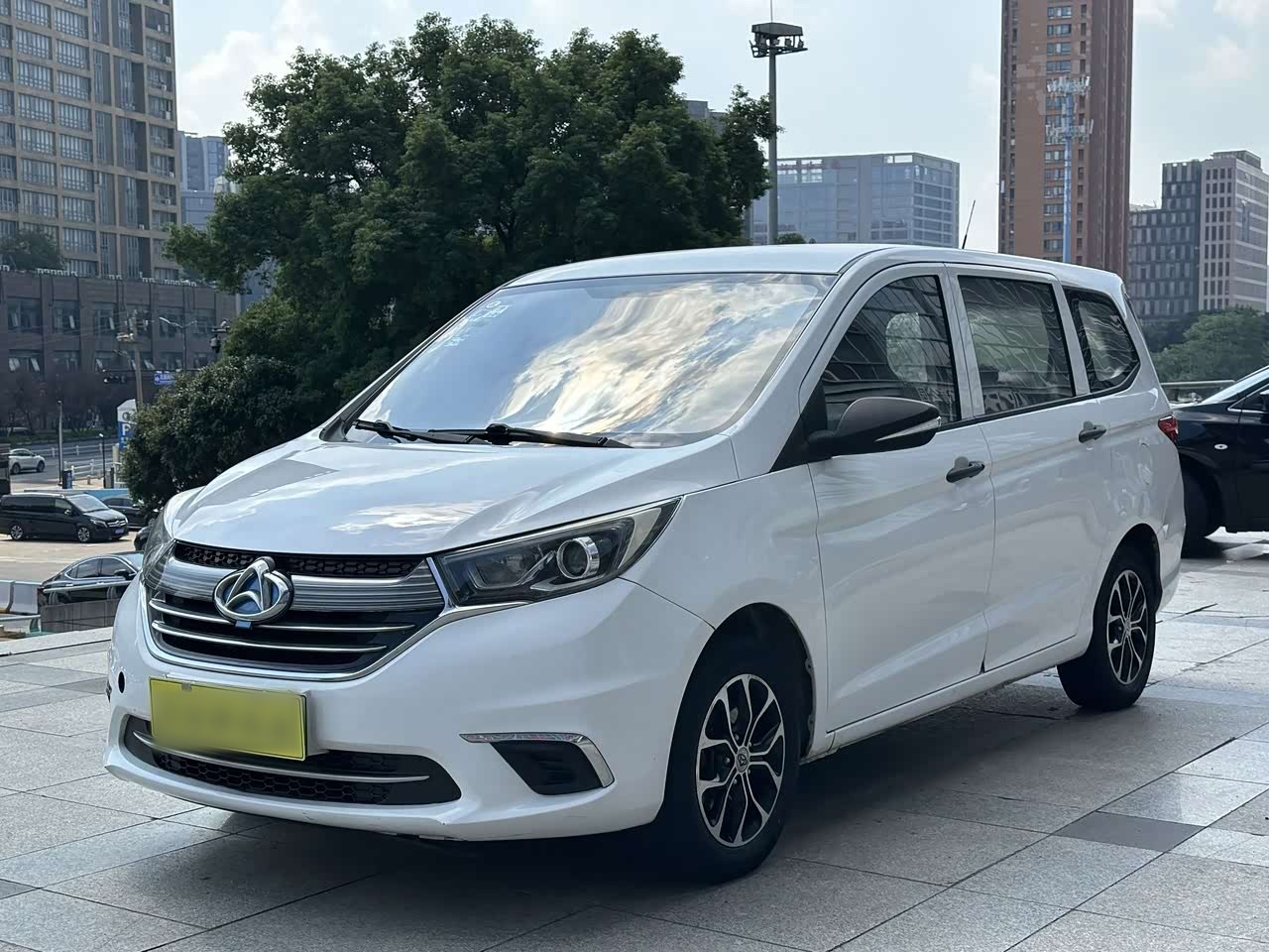 A600EV 2019 Facelift 5-Seater