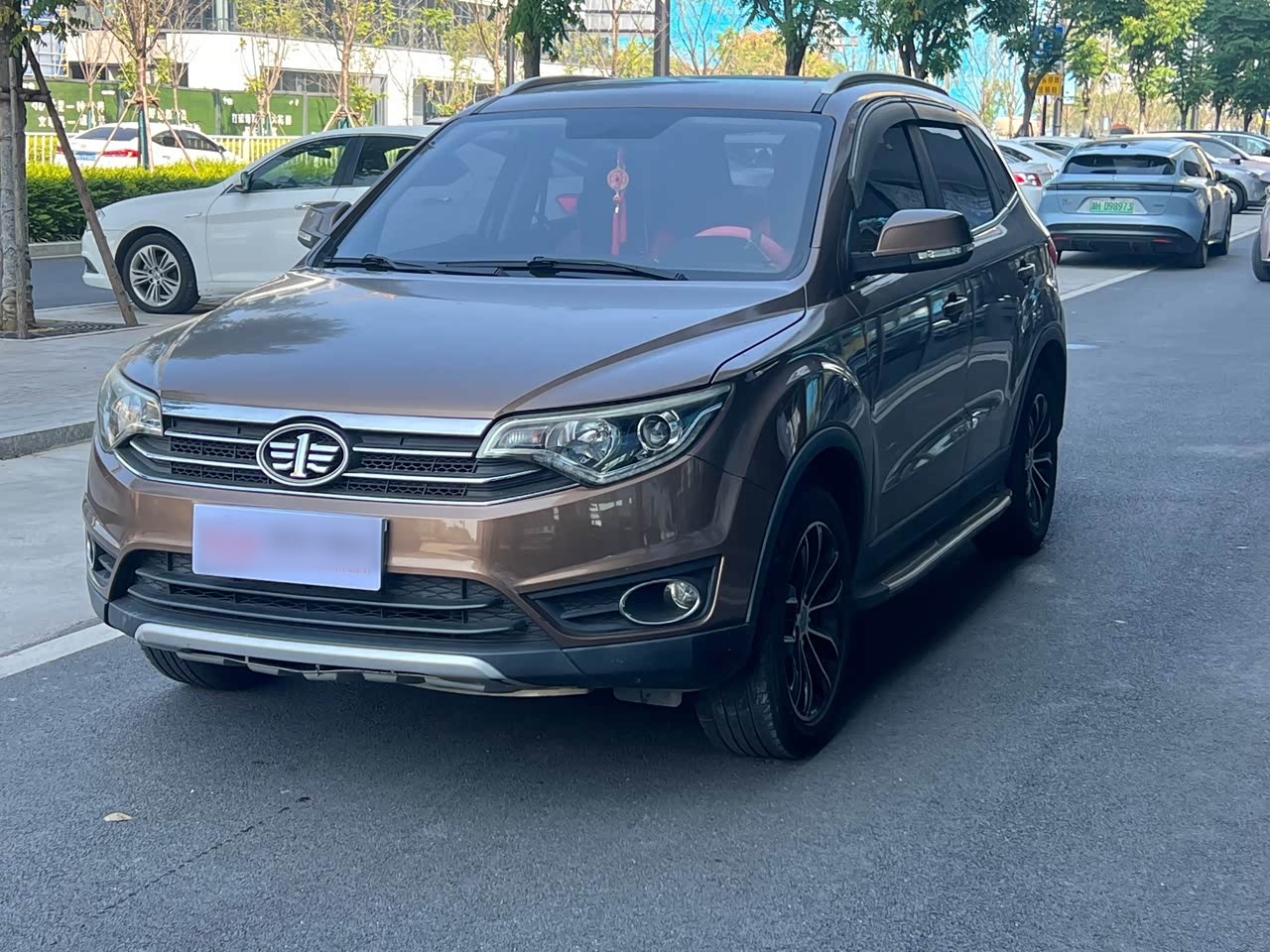R7 2016 1.6L MT Luxury