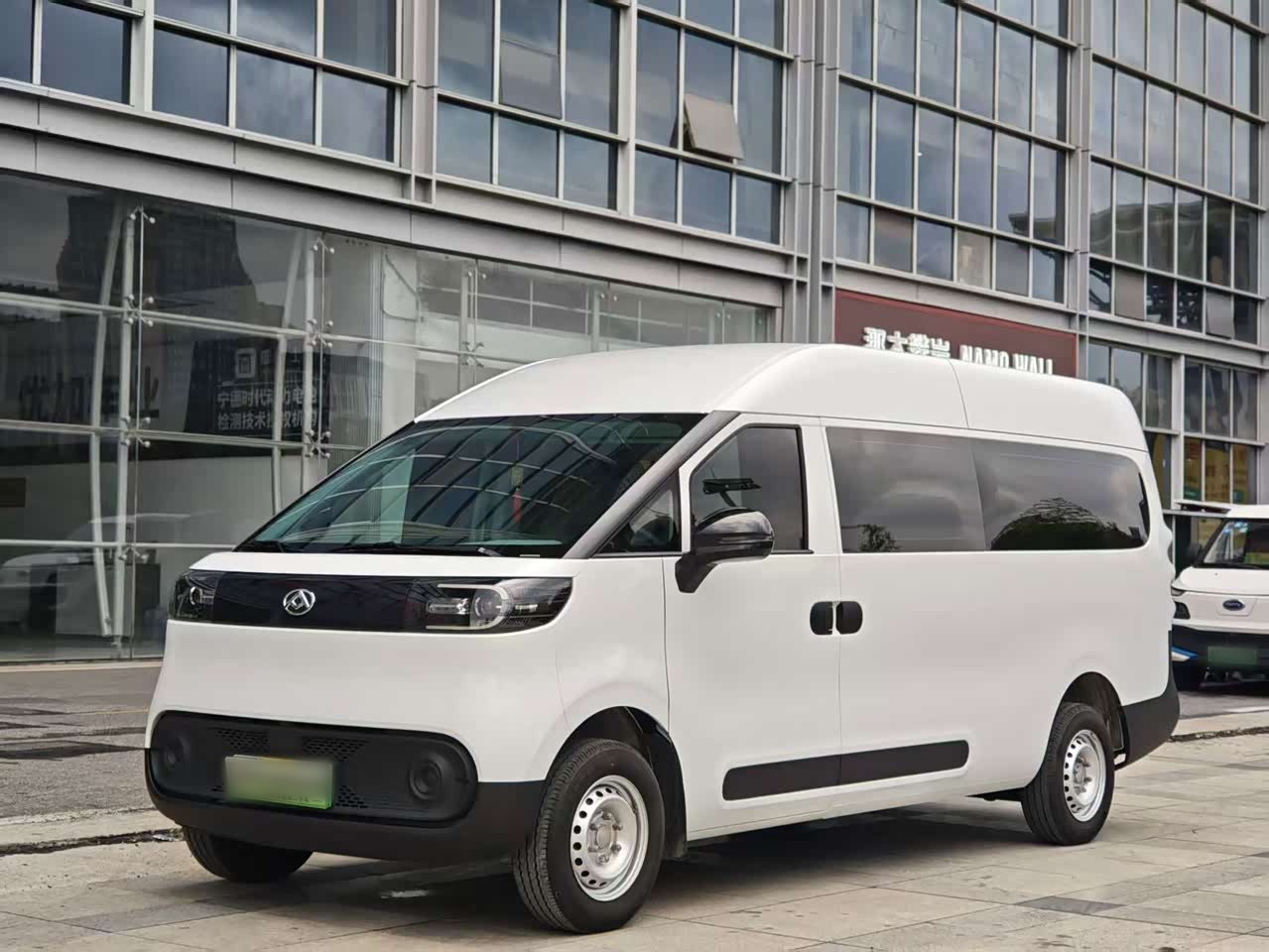 V1 2024 V1+ Long Wheelbase High Roof 62kWh