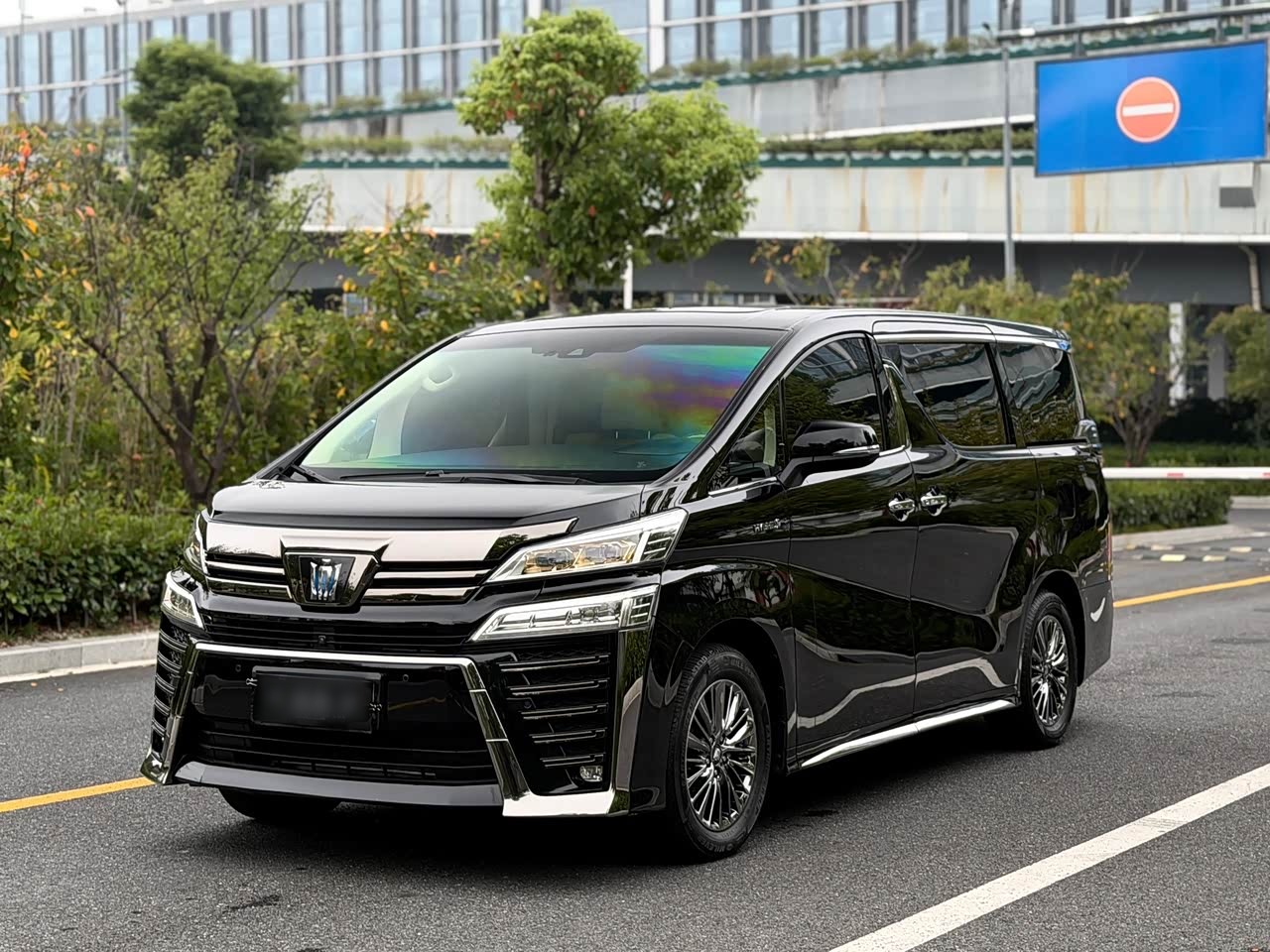 2023 Crown Hybrid 2.5L HV Supreme