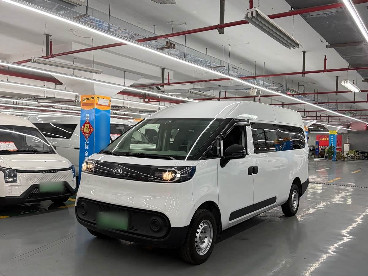 V1 2025 V1+ Long Wheelbase High Roof 62kWh