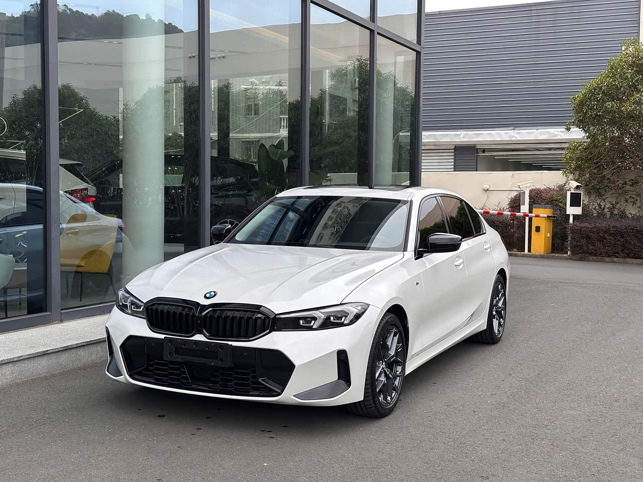 3 Series 2025 330Li M M Sport Night Package