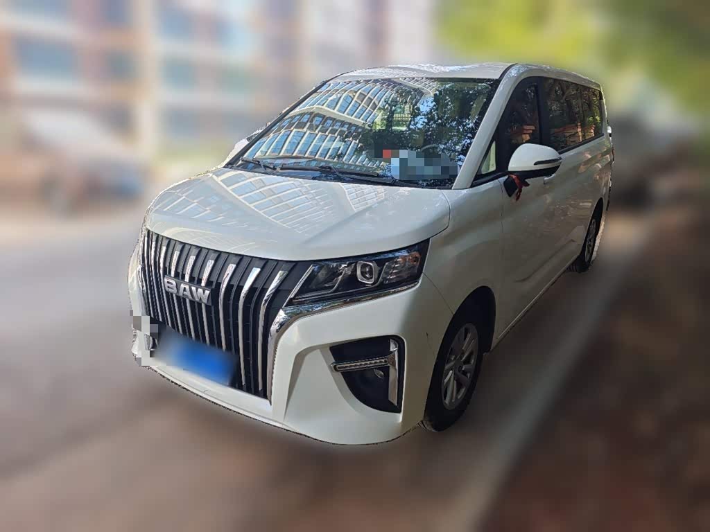 M7 2025 2.0L MT Long Wheelbase Luxury 7-Seater