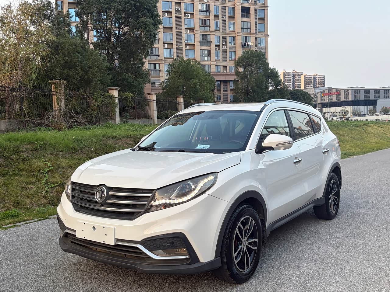 Fengon 580 2017 1.5T CVT Luxury