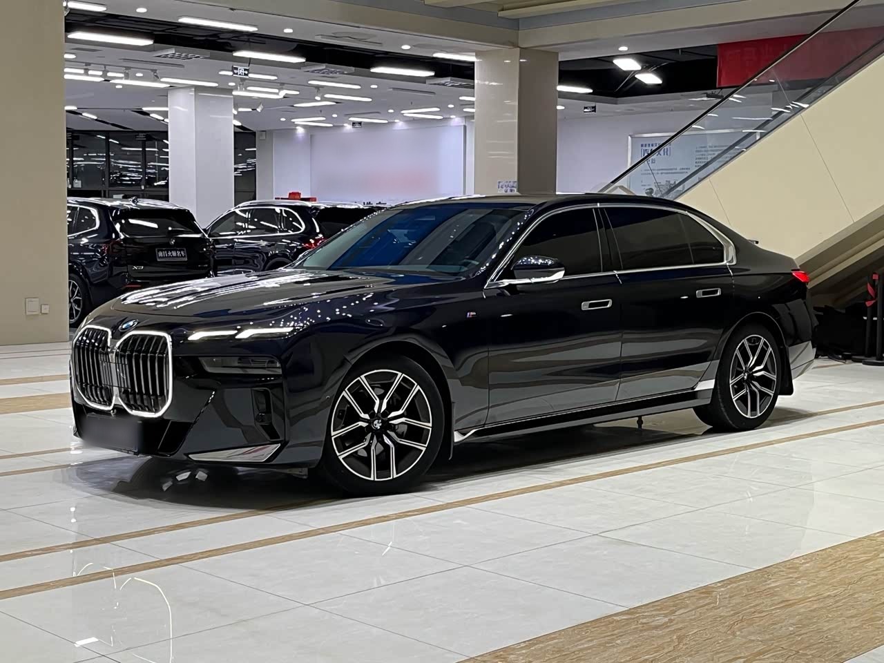 7 Series 2023 735Li M Sport Package