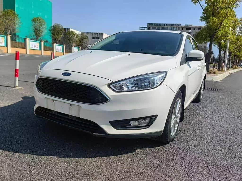 Focus 2018 Hatchback Classic 1.6L AT Fashion