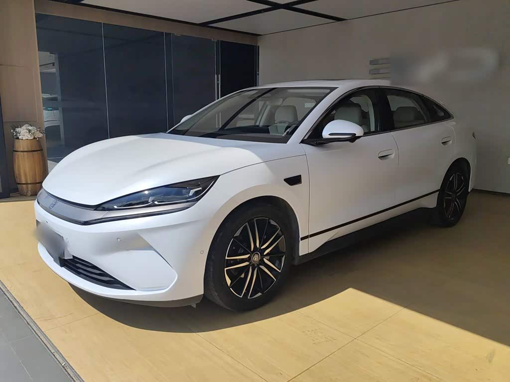 Qin L 2025 EV 545KM Excellence