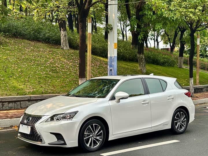 CT 2017 CT200h Comfort China V