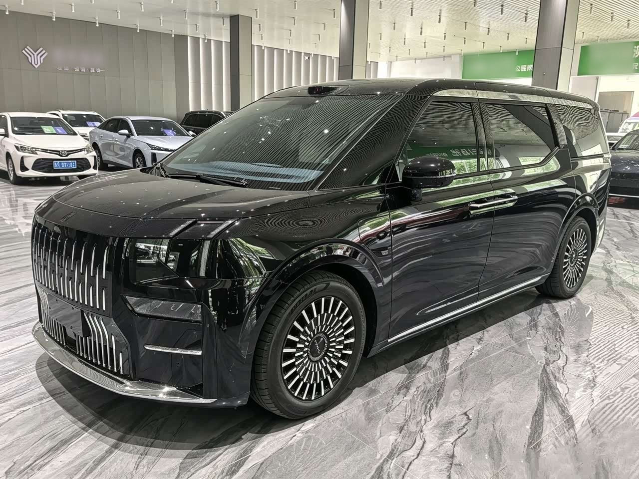 009 2024 6-Seater Executive AWD 108kWh