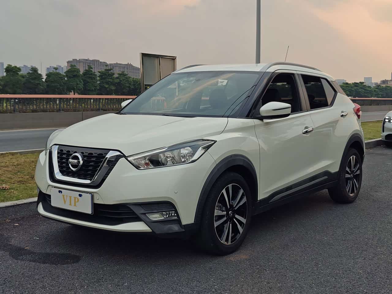 2019 1.5L CVT Connected Luxury