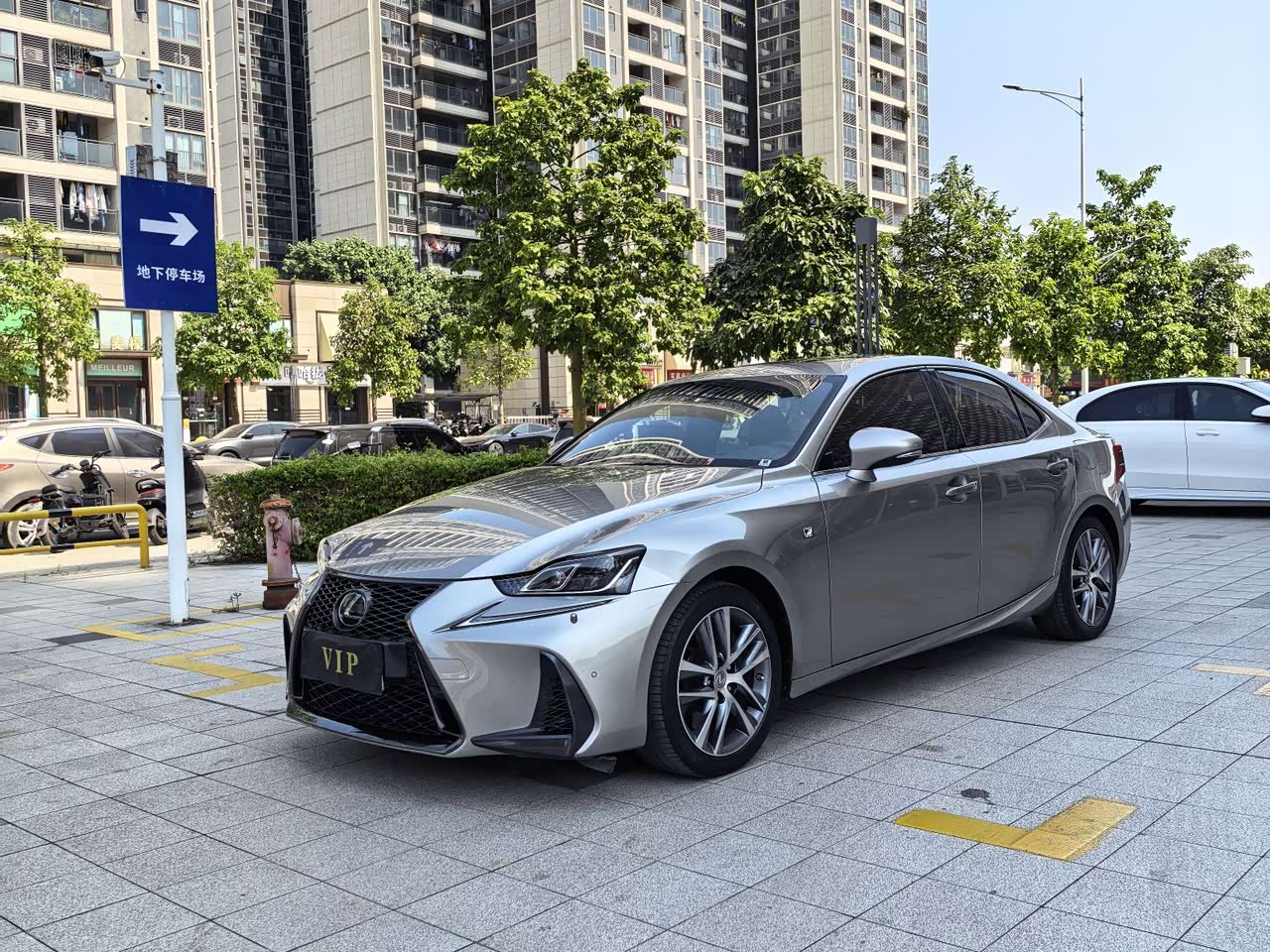 IS 2017 300 F SPORT
