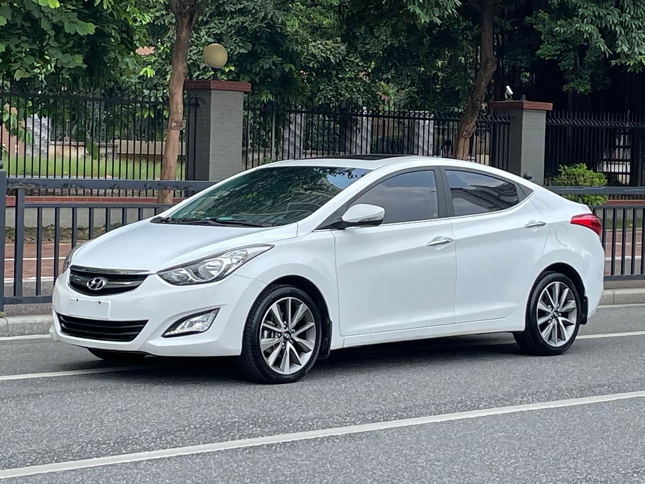Elantra 2015 1.6L AT Leading