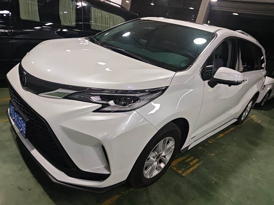 Granvia 2024 2.5L Hybrid Comfort