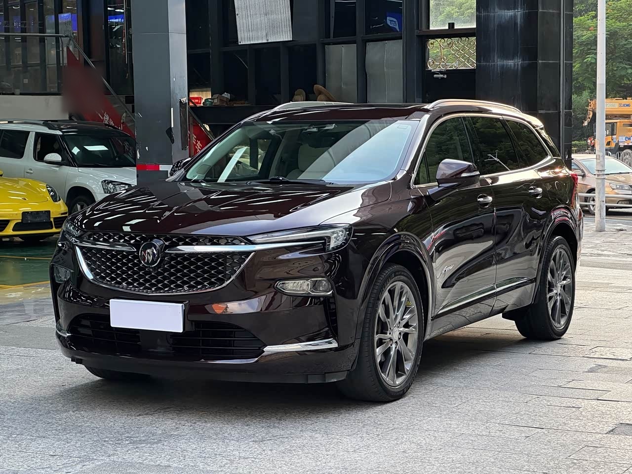 2020 28T AWD Avenir