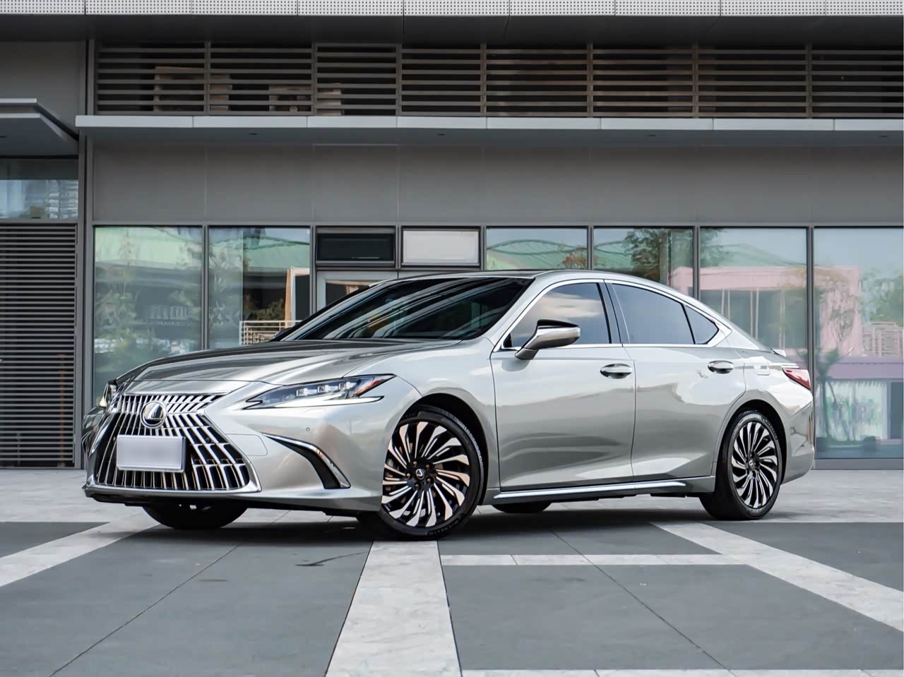 ES 2022 300h