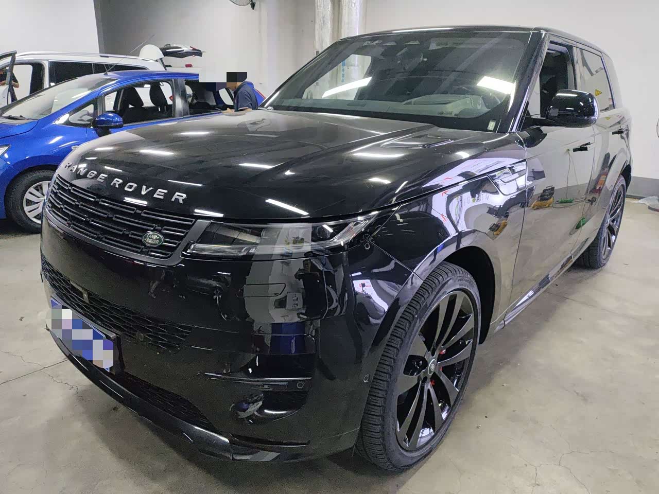 Range Rover Sport 2023 400PS Launch Edition