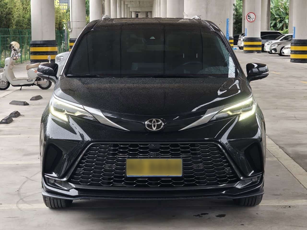 Granvia 2024 2.5L Hybrid Premium PLUS AWD