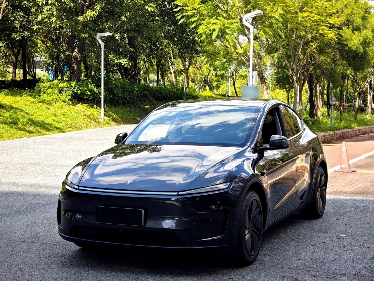 Model Y 2025 RWD