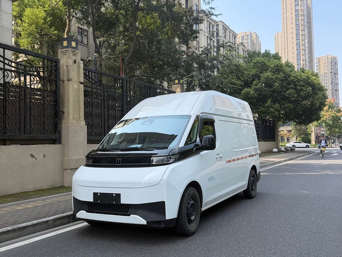 VAN 2026 - Medium Wheelbase High Roof 68kWh