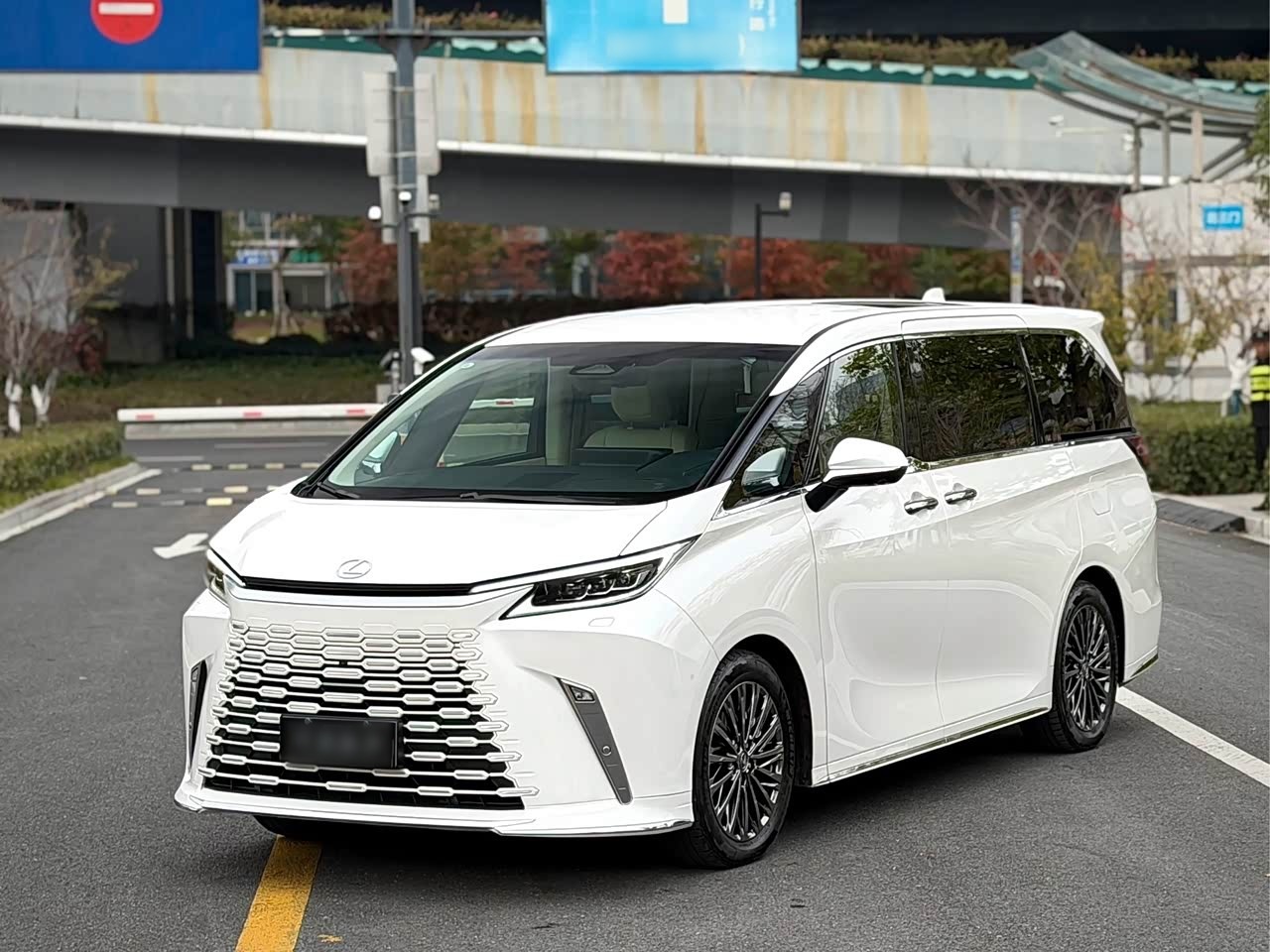 LM 2023 350h 7-Seater