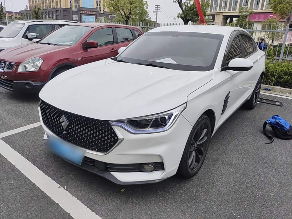 RC-6 2019 1.5T CVT 24 Luxury