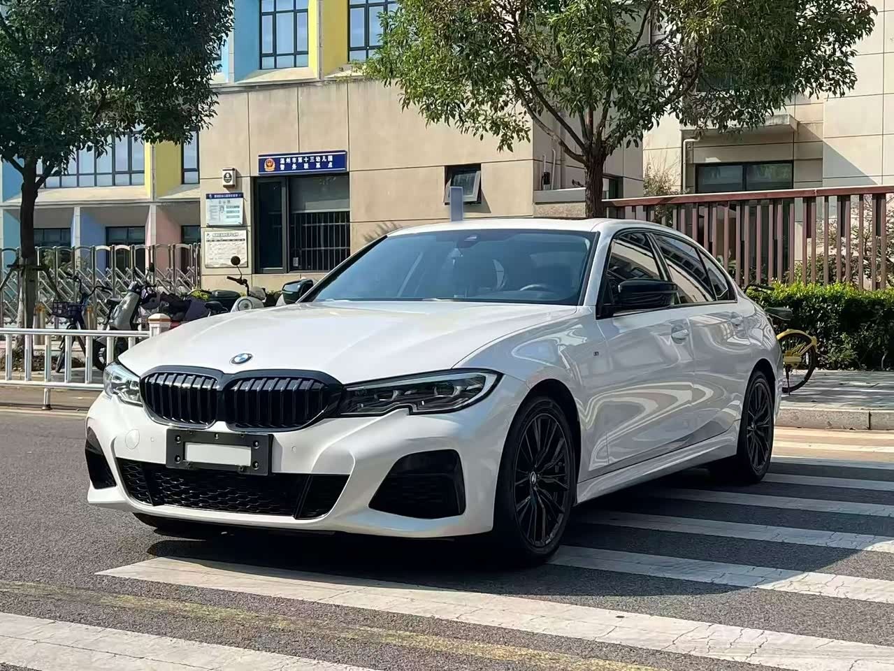3 Series 2022 325Li M Sport Package