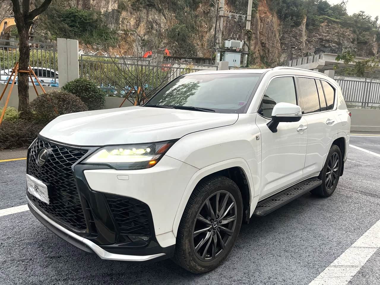 LX 2022 600 Luxury