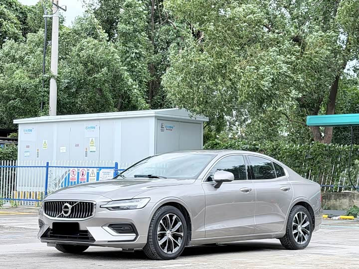 S60 2022 B4 Luxury