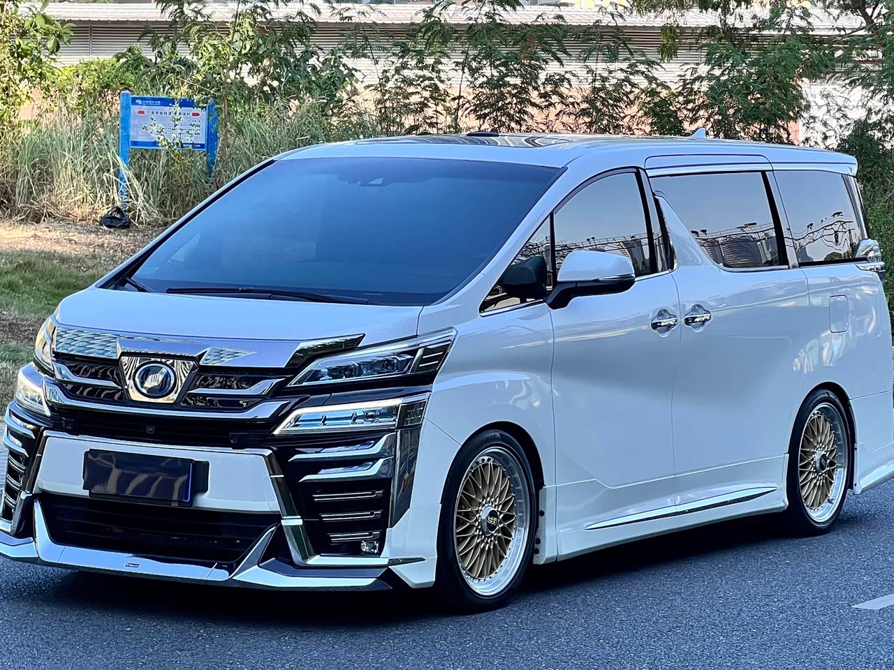 2021 Crown Hybrid 2.5L HV Luxury