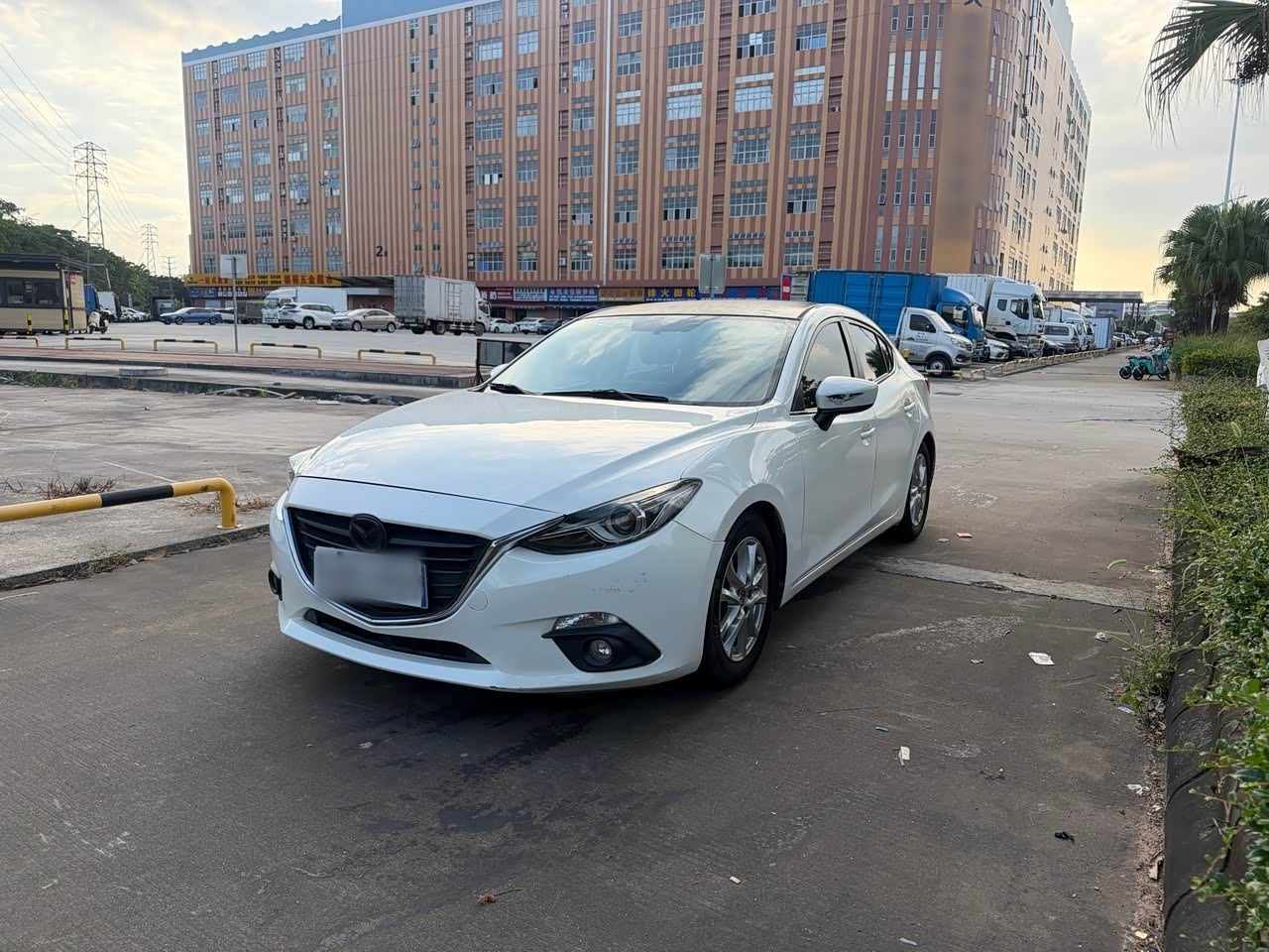 3 Axela 2016 Sedan 1.5L AT Comfort