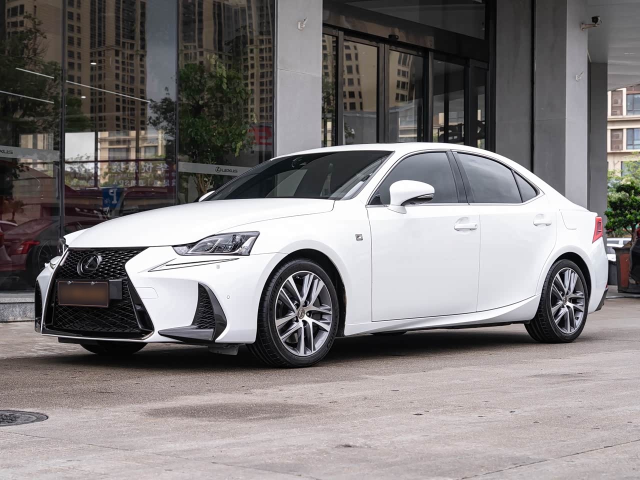 IS 2017 300 F SPORT