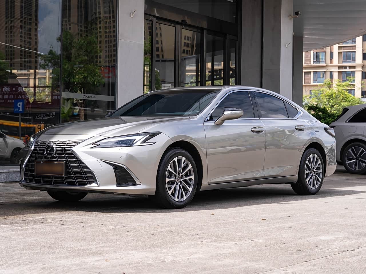 ES 2025 200 Exclusive
