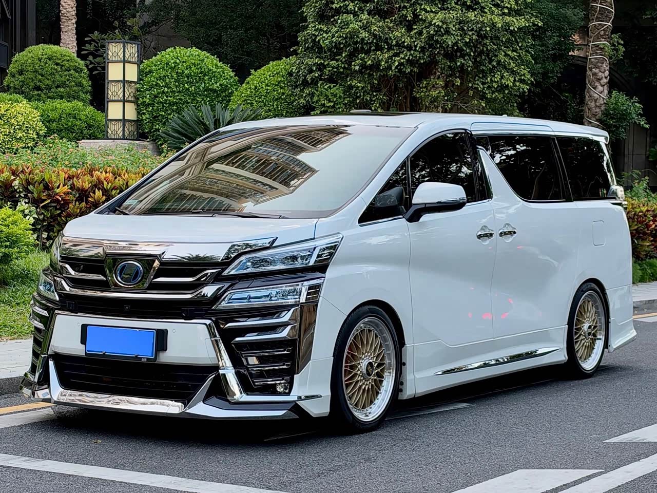 2021 Crown Hybrid 2.5L HV Luxury