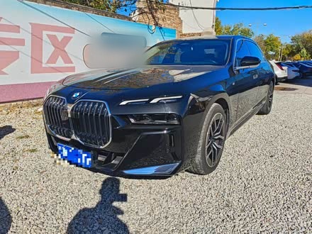 7 Series 2023 735Li M Sport Package