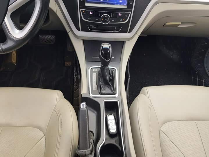 Emgrand 2016 Sedan 1.5L CVT Luxury