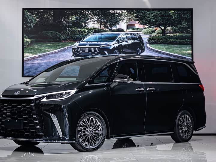LM 2025 500h 6-Seater Distinguished
