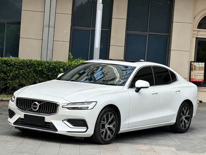 S60 2023 B4 Luxury