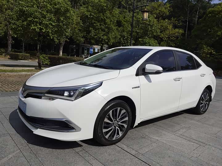 Toyota 卡罗拉 2016款 双擎 1.8L E-CVT领先版