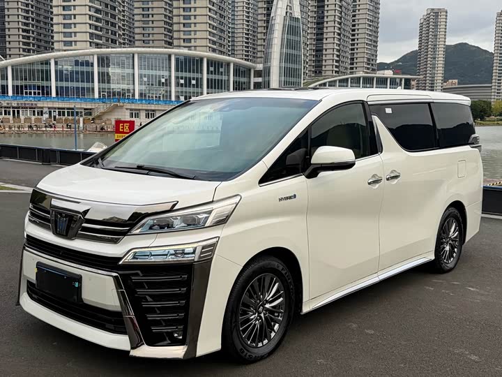 2021 Crown Hybrid 2.5L HV Supreme