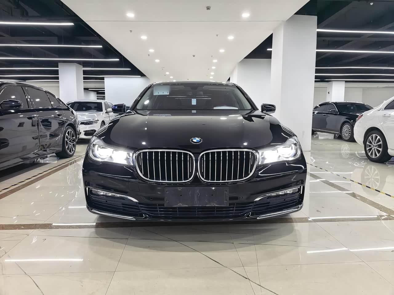 7 Series 2016 740Li Leading