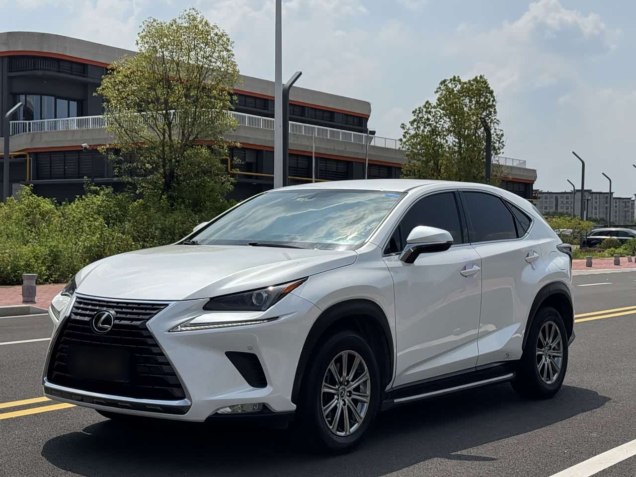 NX 2015 300h FWD