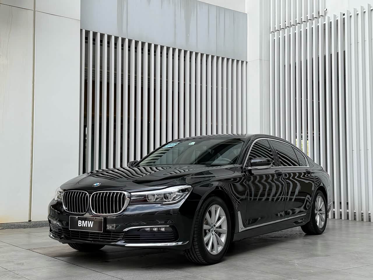 BMW7 Series 2017 730Li Leading