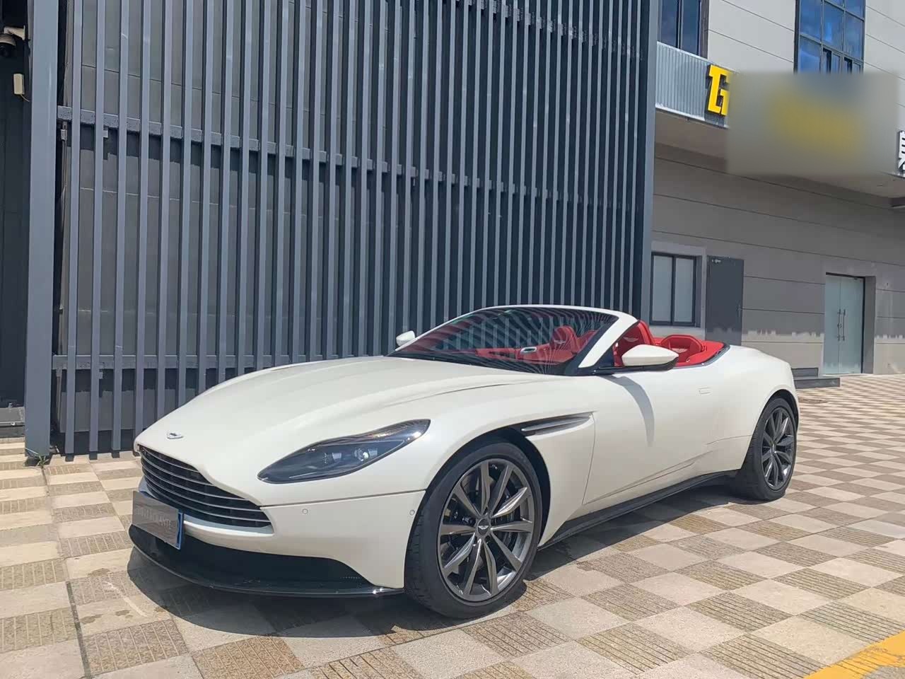 DB11 2023 4.0T V8 Volante