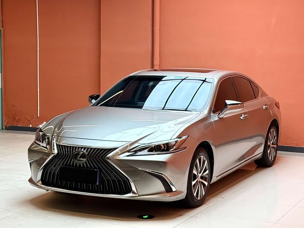 ES 2025 200 Exclusive
