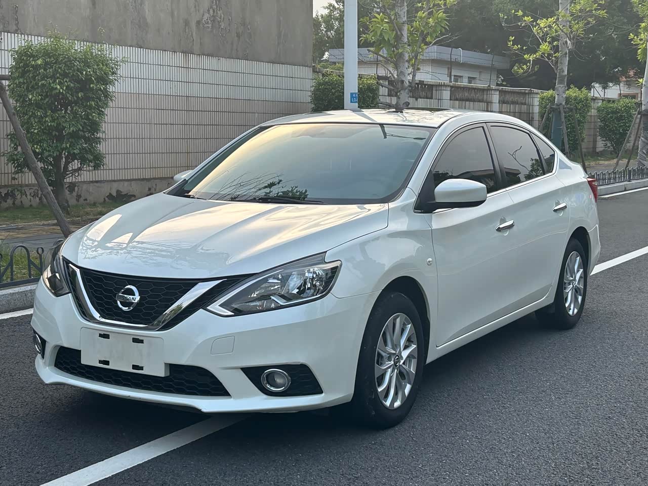 Sylphy 2019 Classic 1.6XE+ CVT Connected Leading